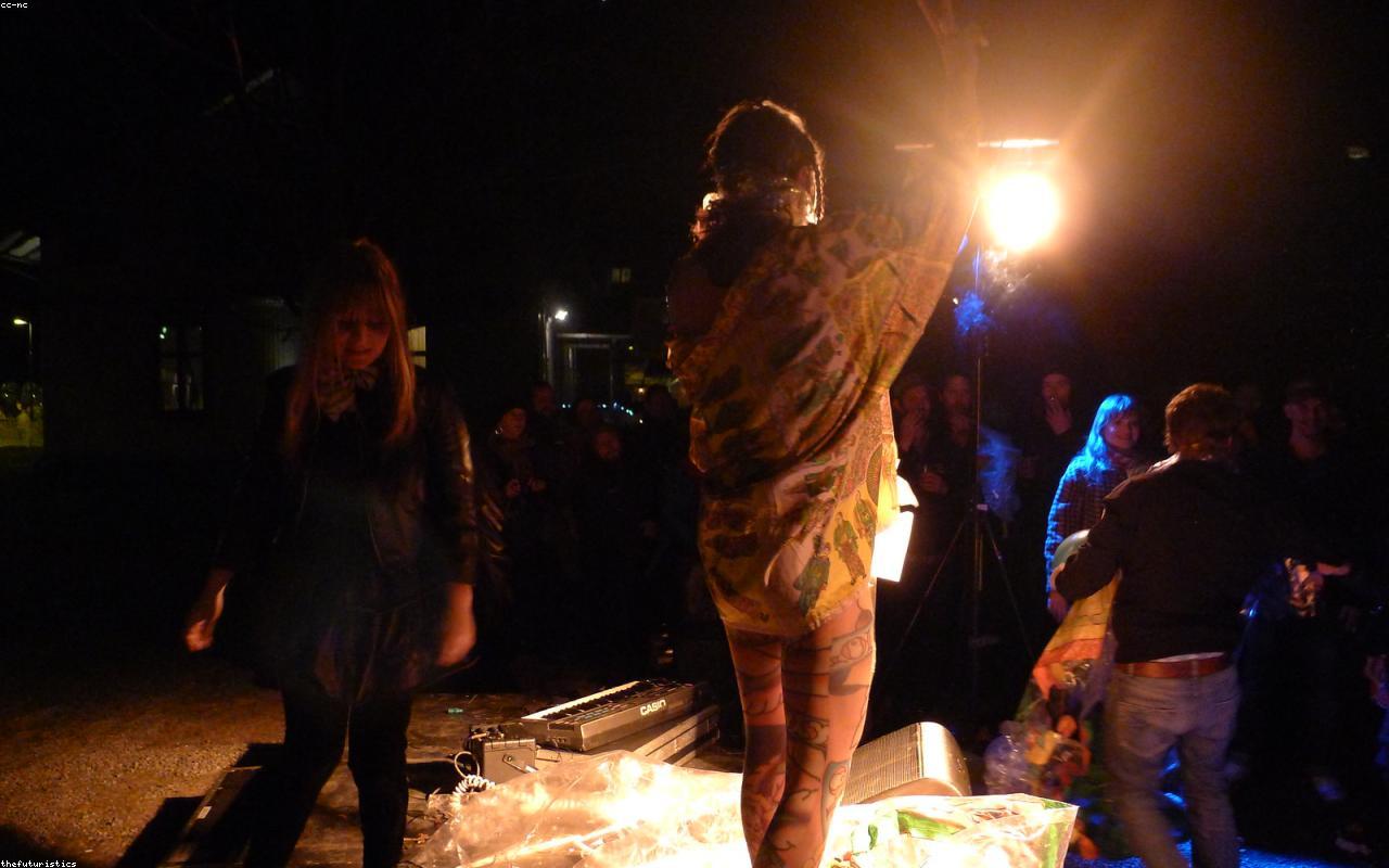 Beauty Organizer Bags for Women: What to Use at Home and on the Go routine
